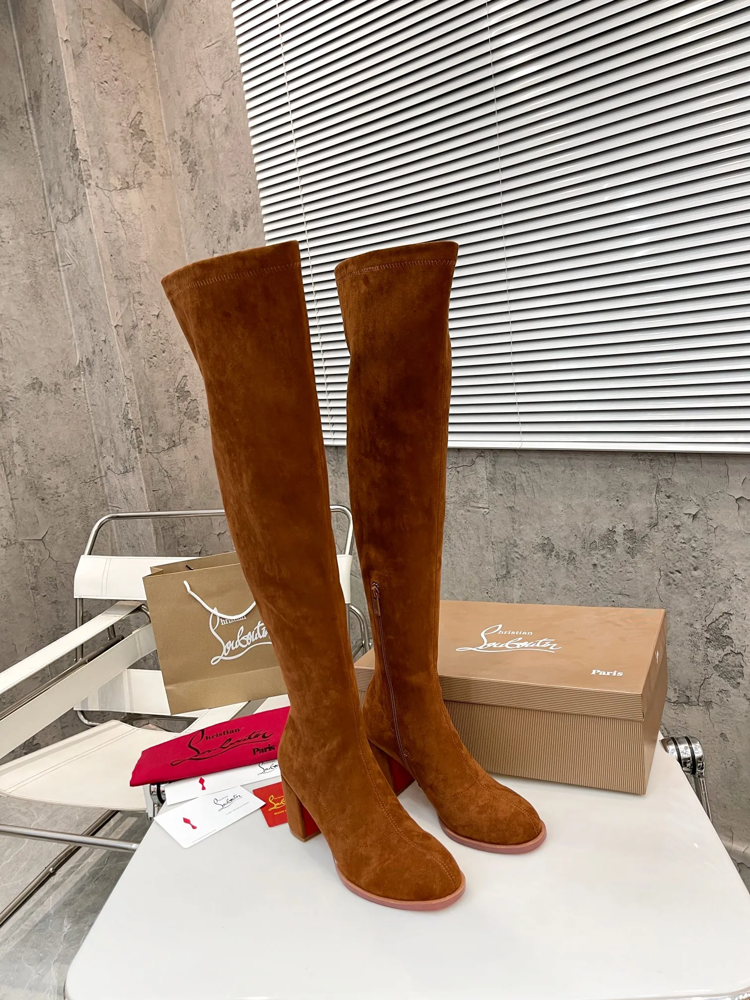 👟👟Ex-factory price 640👟👟 Christian Louboutin (CL) launches new thick-heeled stretch ankle boots, which are classic and refined, with smooth and slender lines. Fitted with 70mm square heel. The tube height is 22 inches.  ✅Fabric: stretch velvet leather ✅Lining: sheepskin ✅Outsole/heel height: rubber Heel height 7cm ✅Color: black stretch velvet black stretch leather khaki stretch suede ✅Code number: 34-41 (34,41 customized) ✅Packaging: original board packaging